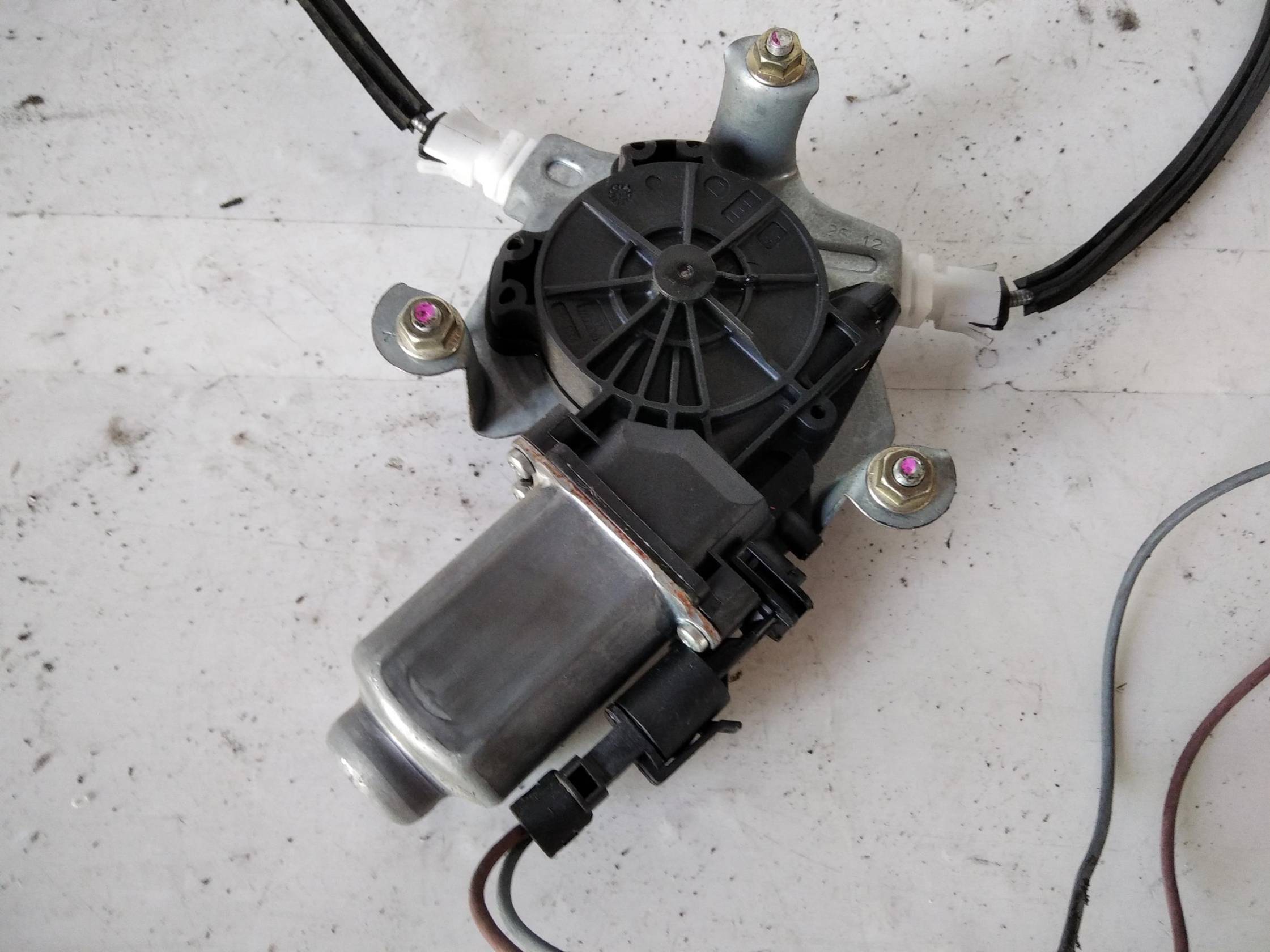 Alzacristallo elettr. porta ant. con motorino dx.